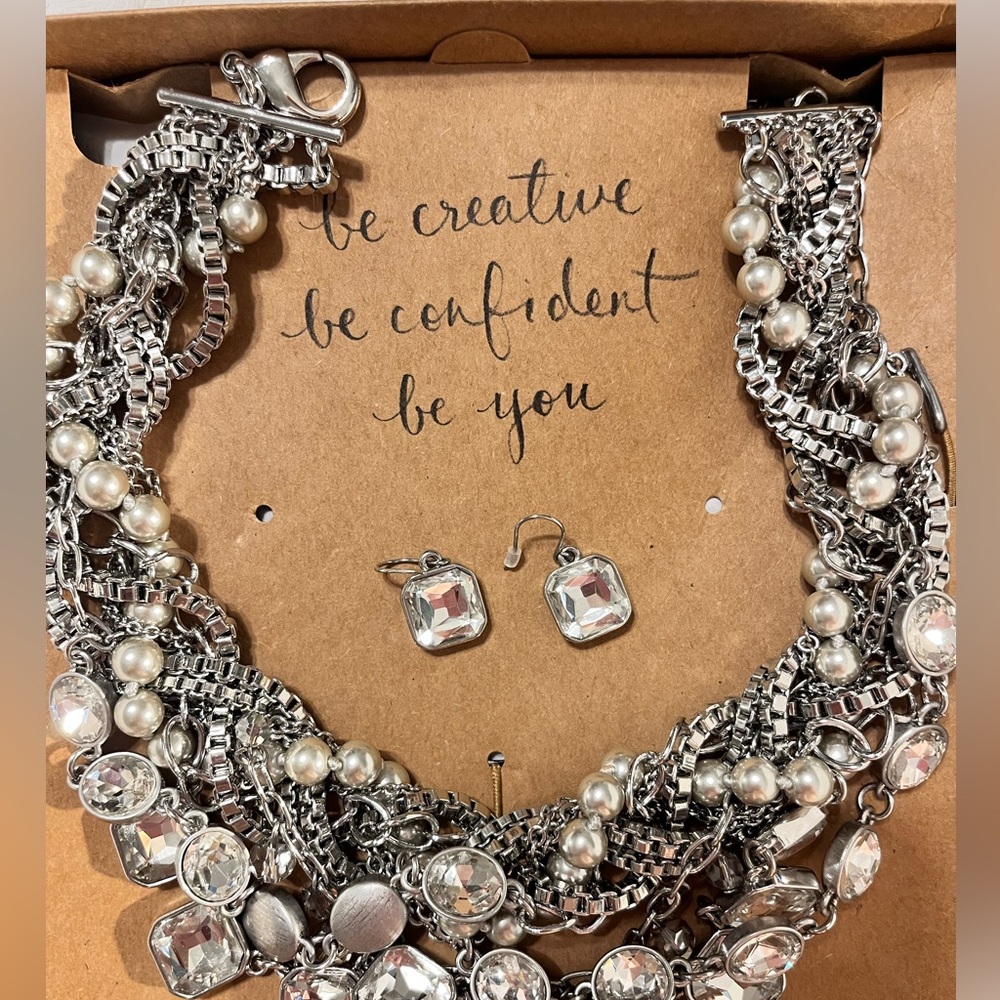 Stunning Chloe and Isabel necklace and earrings